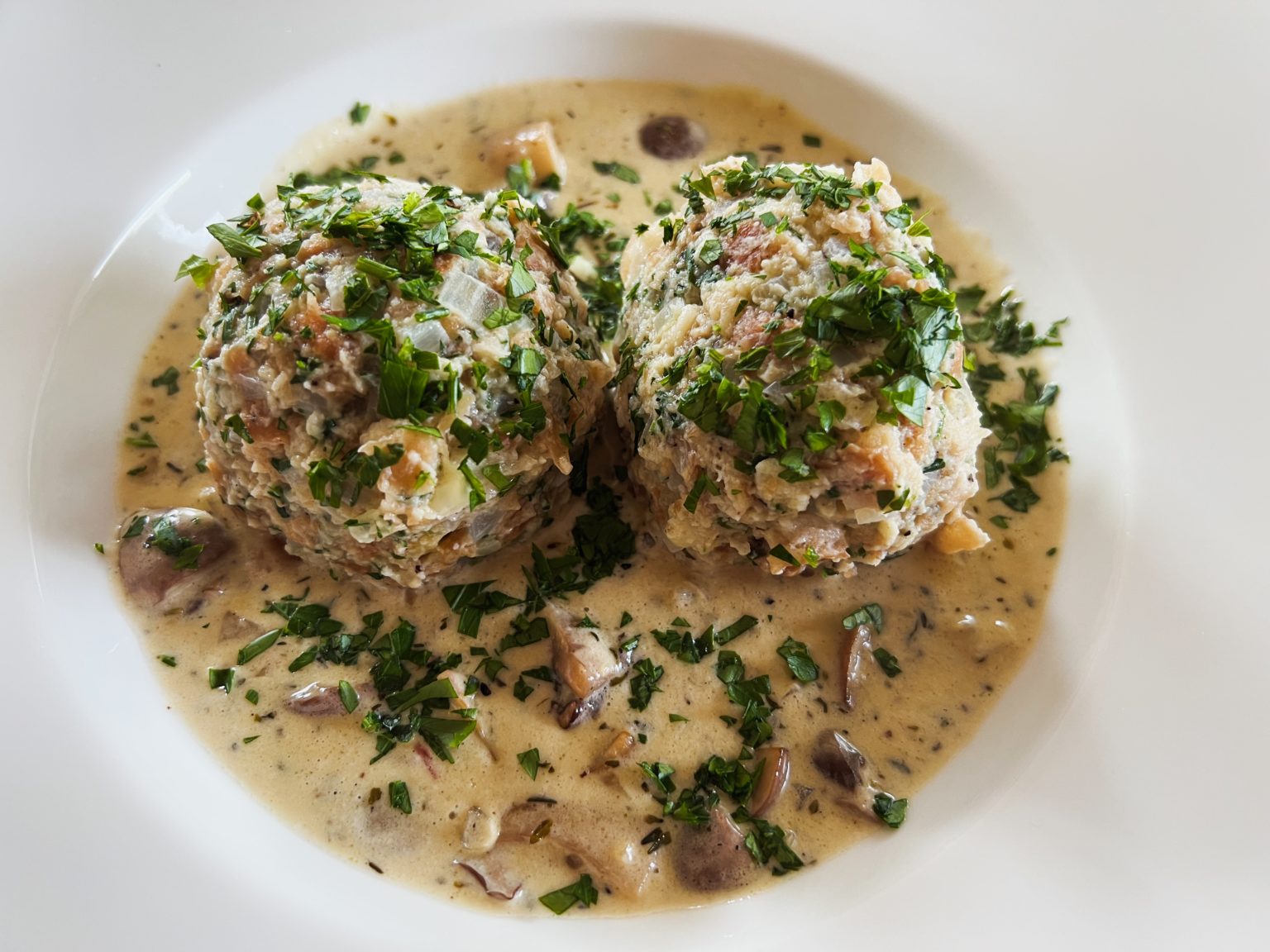 Semmelknödel mit Pilzrahmsoße - Nicht noch ein Foodblog